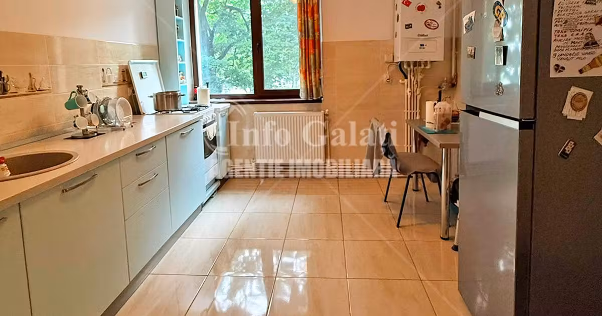 Apartament de vânzare cu 4 camere în zona Mazepa 1, Galați
