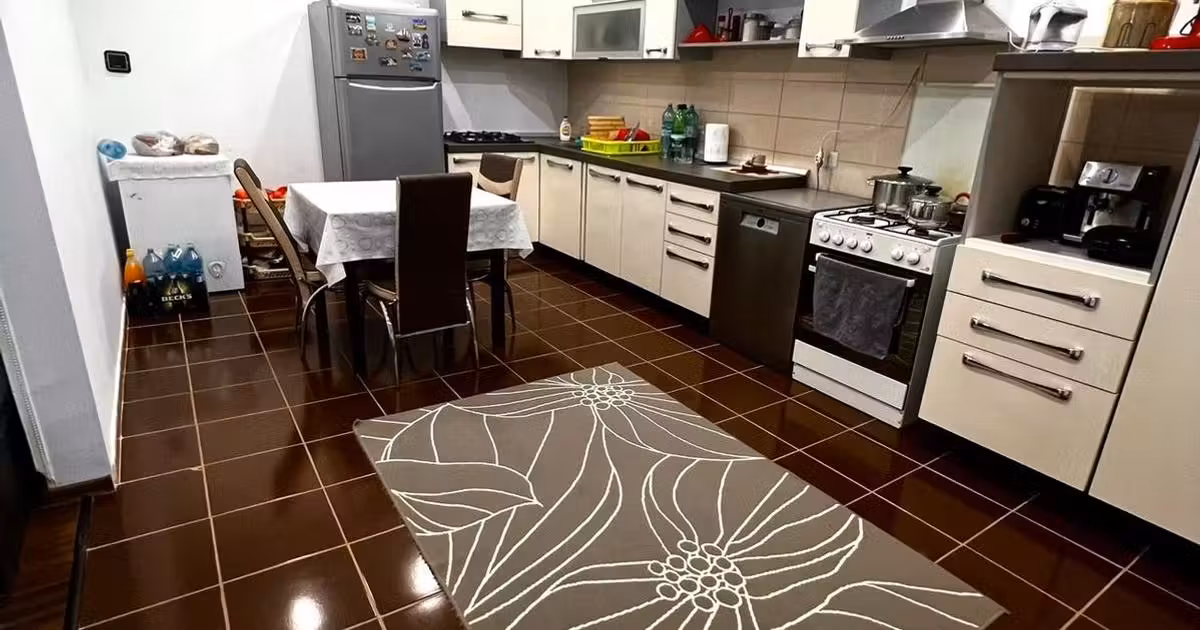 Casă de vânzare cu 6 camere în Valea Adâncă