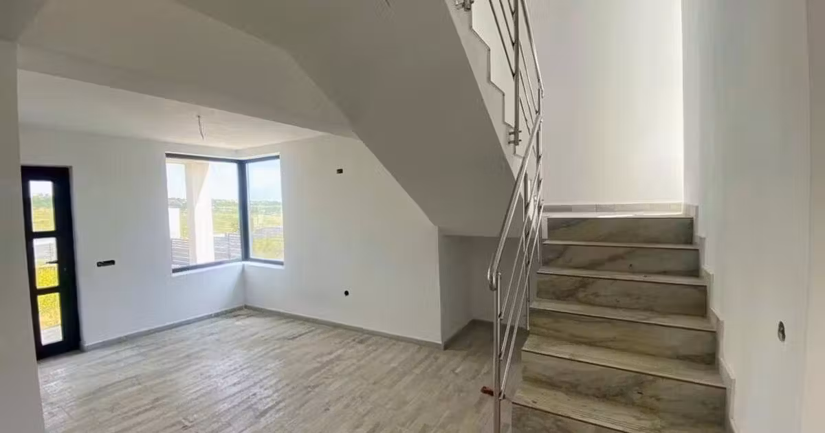 Casă de vânzare cu 4 camere în Valea Lupului