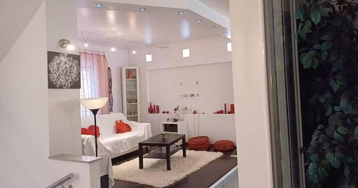 Casă de vânzare cu 4 camere în Rediu