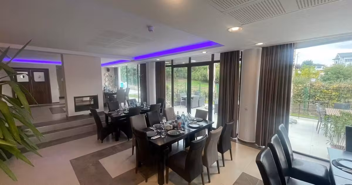 Casă de vânzare cu 12 camere, mobilată în Alexandru cel Bun