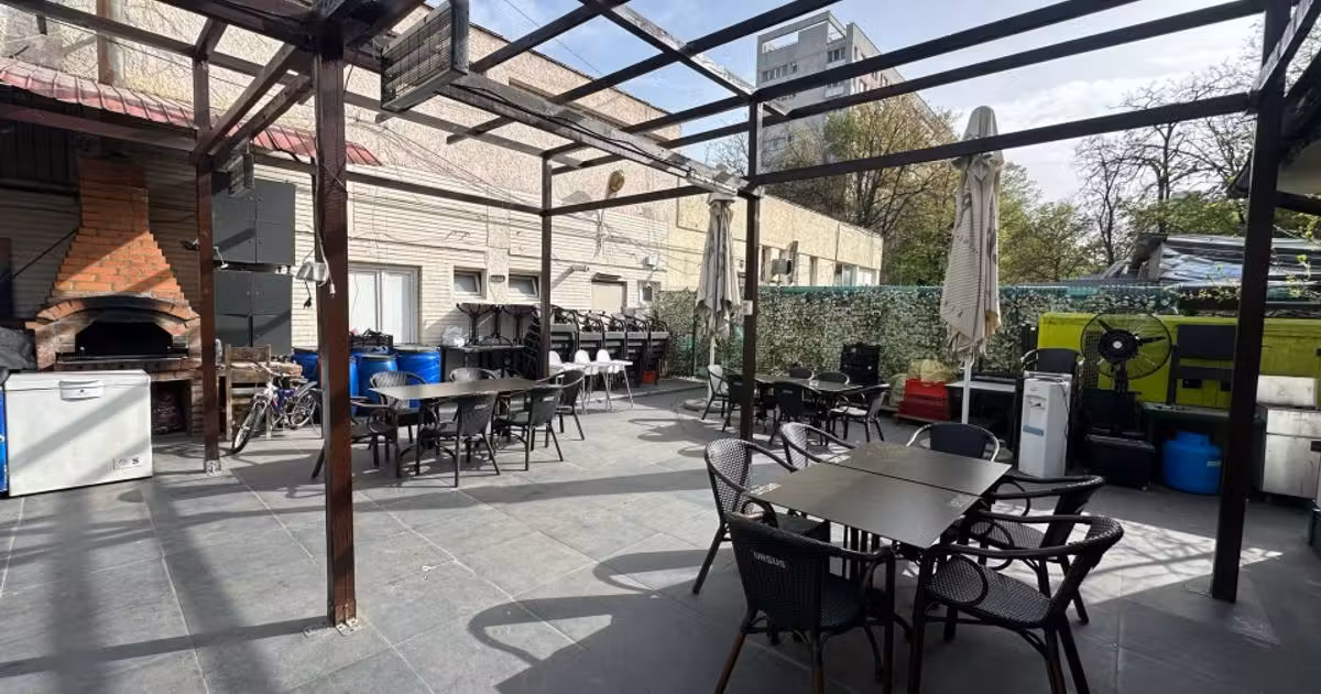 Spațiu comercial de vânzare de 295.00 mp, în zona Titan, Sector 3