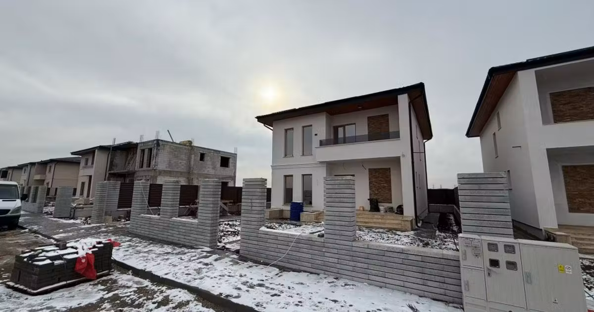 Casă individuală de vânzare cu 5 camere în Dobroești