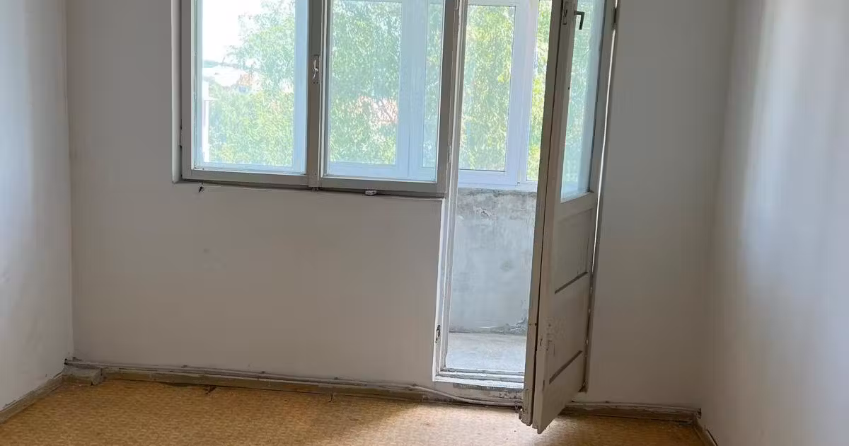 Apartament de vânzare cu 3 camere în Valea Călugărească