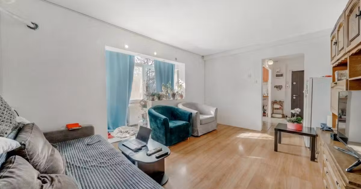 Apartament de vânzare cu 3 camere, mobilat în zona Berceni, Sector 4