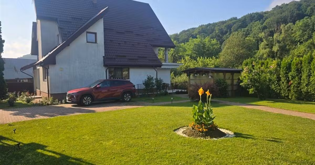 Casă individuală de vânzare cu 4 camere în Luncani