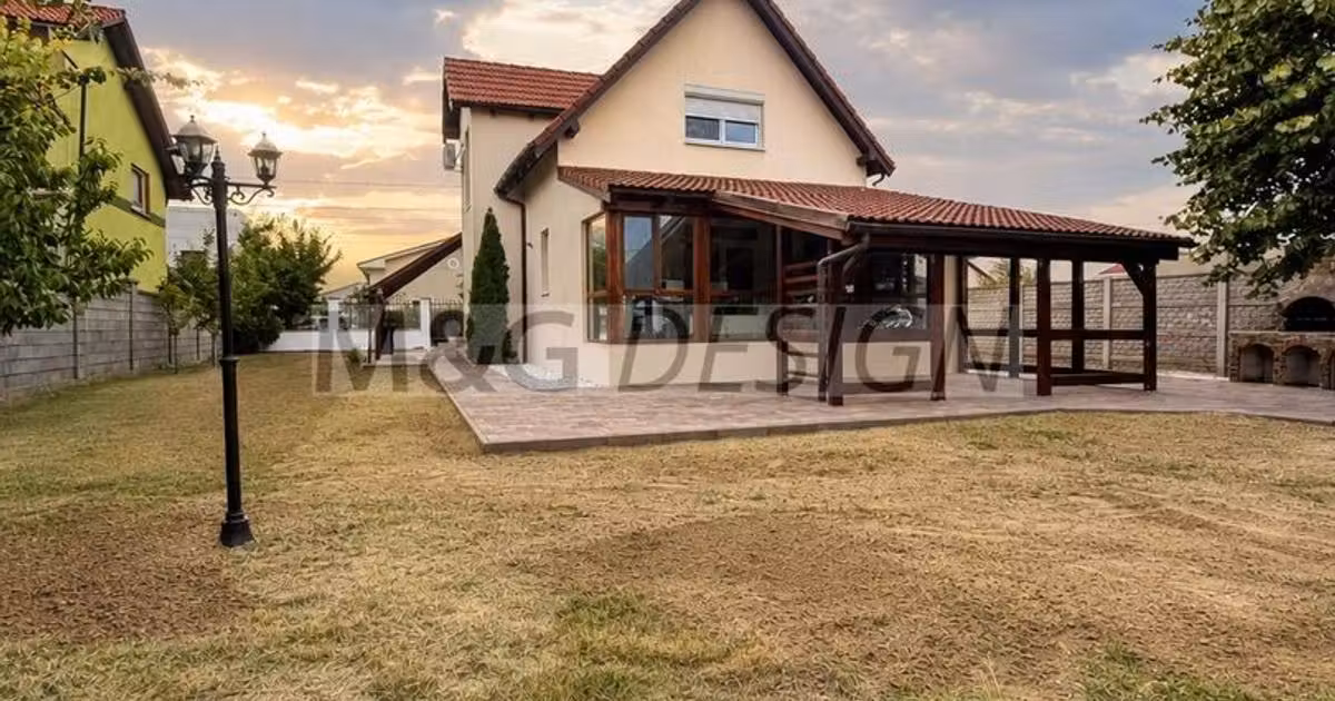 Casă individuală de vânzare cu 5 camere în Dumbrăvița