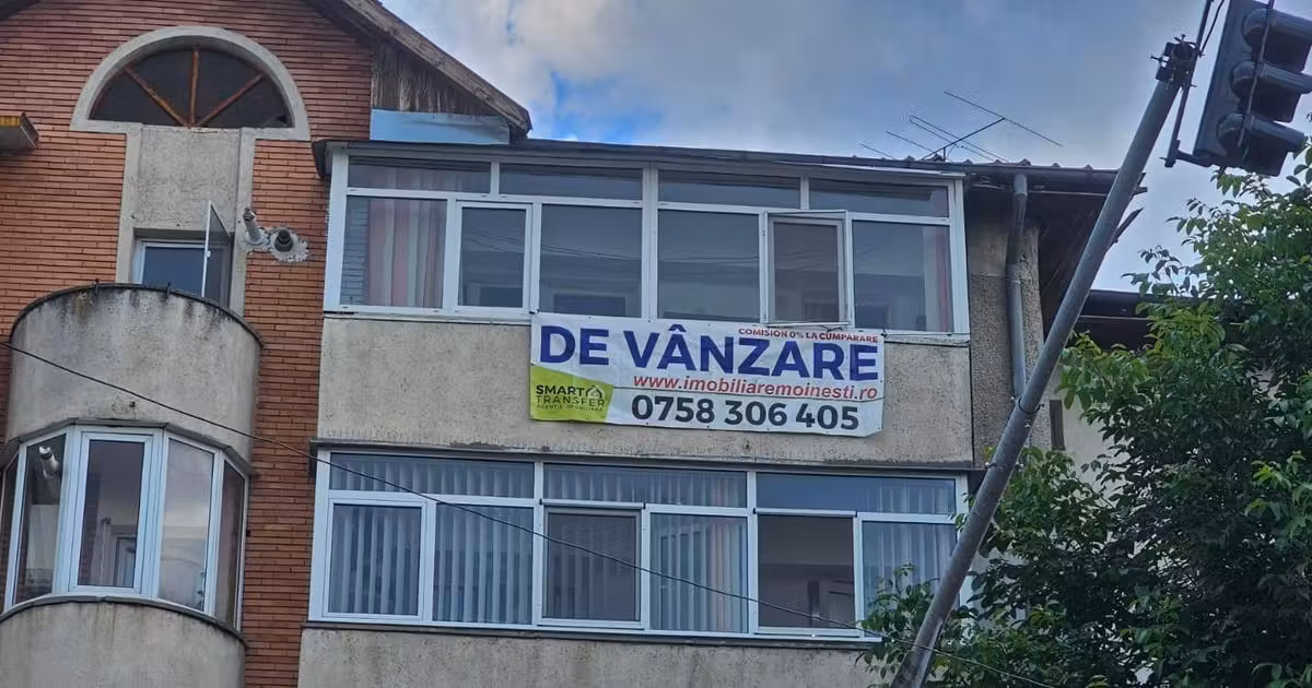 Apartament de vânzare cu 3 camere, mobilat în Moinești