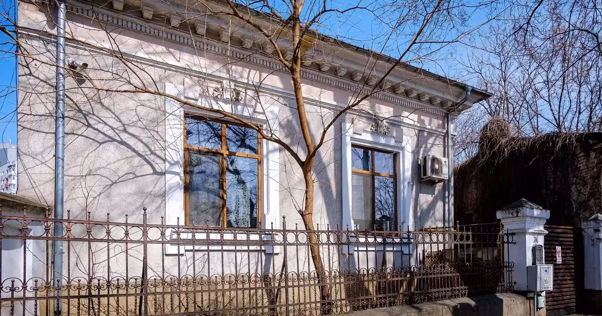 Casă individuală de vânzare cu 6 camere în zona P-ța Victoriei, Ultracentral