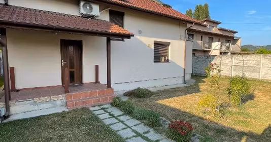 Casă Bujoreni