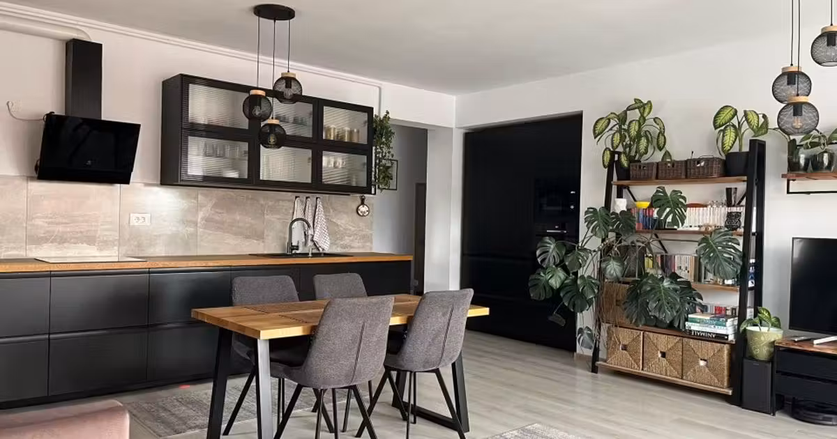 Apartament de vânzare cu 2 camere, mobilat în zona Griviței, Brașov