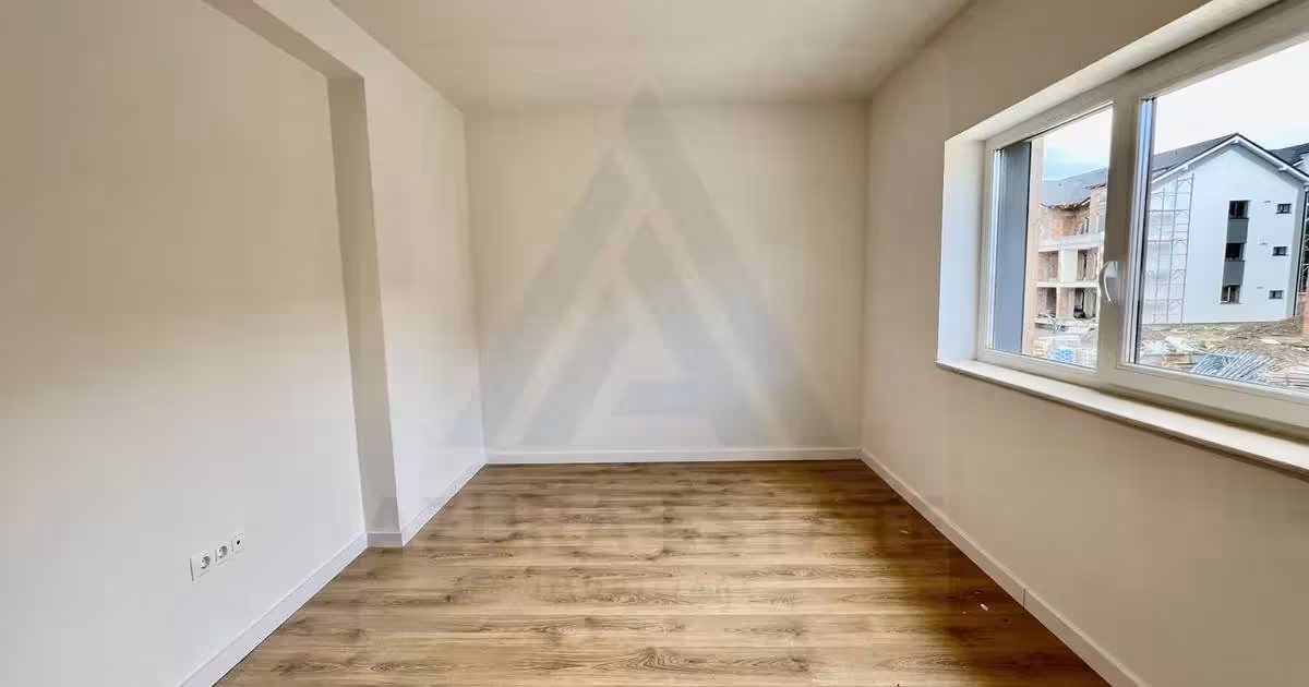 Apartament de vânzare cu 3 camere, mobilat în Cristian