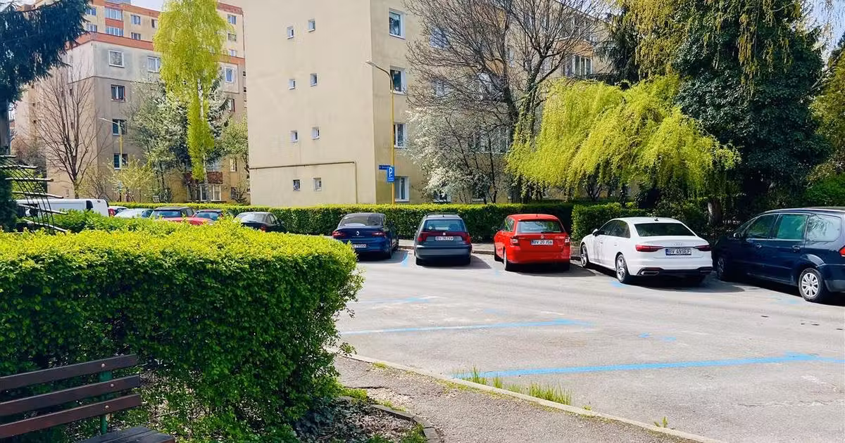 Apartament de vânzare cu 3 camere în zona Astra, Brașov