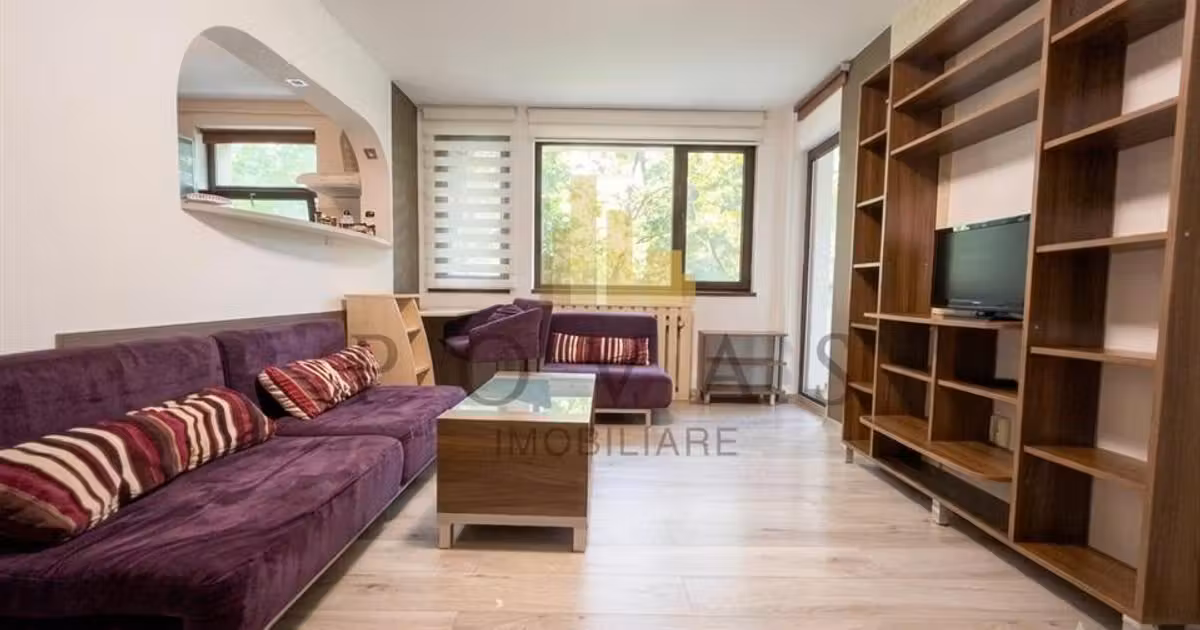 Apartament de vânzare cu 2 camere, mobilat în zona Central, Ultracentral