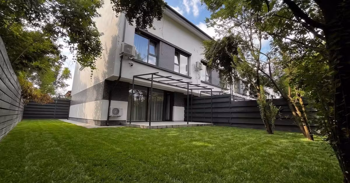 Casă de vânzare cu 5 camere în Mogoșoaia
