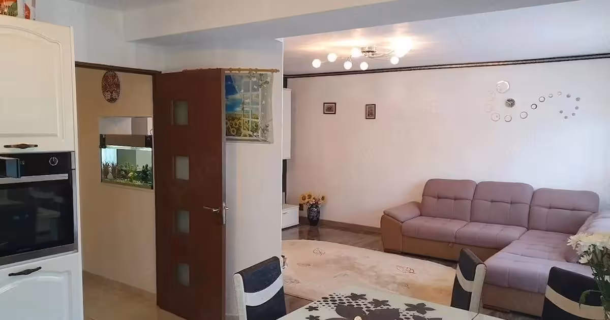 Apartament de vânzare cu 4 camere, mobilat în zona Noua, Brașov