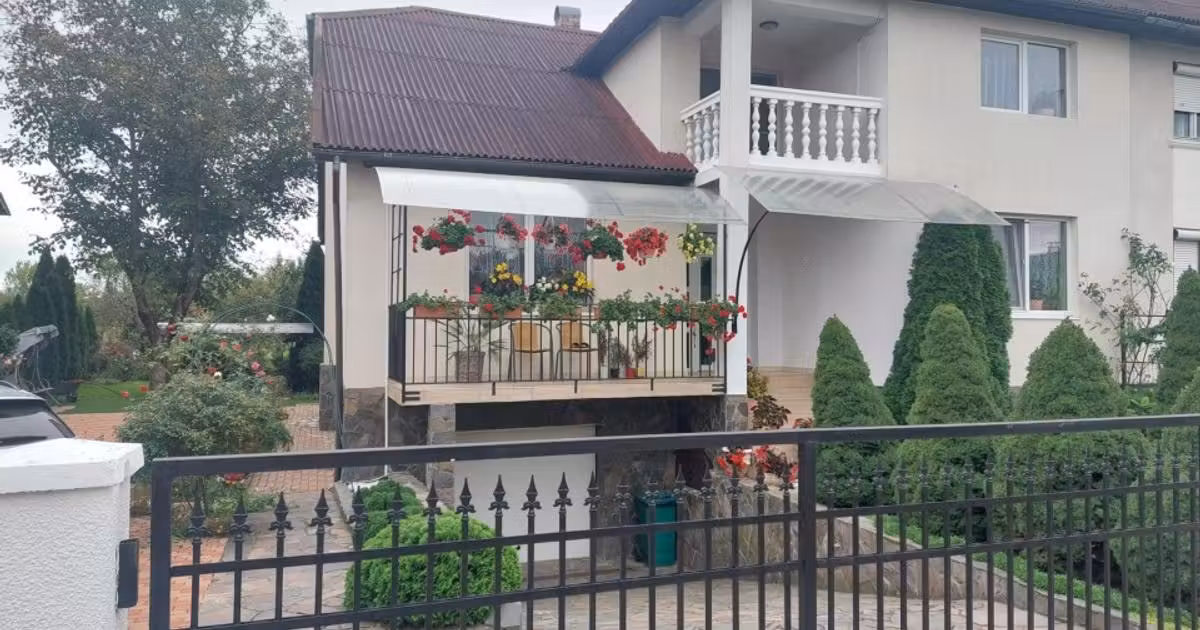 Duplex de vânzare cu 5 camere, mobilat în Crăciunești