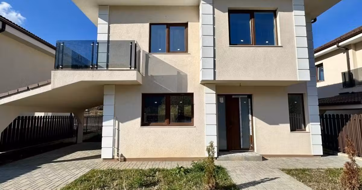 Casă individuală de vânzare cu 4 camere în Luna de Sus