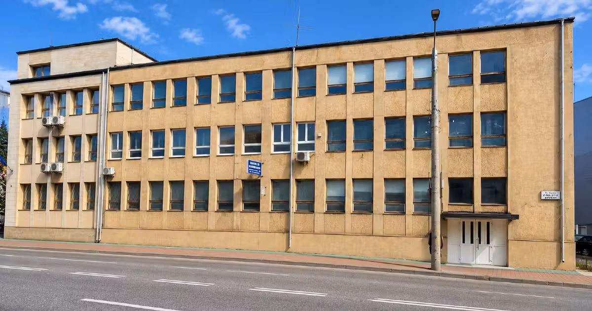 Birou de vânzare 1000 mp în zona Central, Suceava
