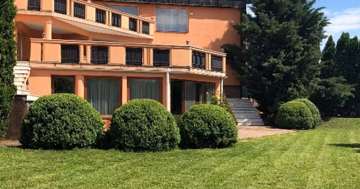 Casă individuală de vânzare cu 5 camere în Reghin
