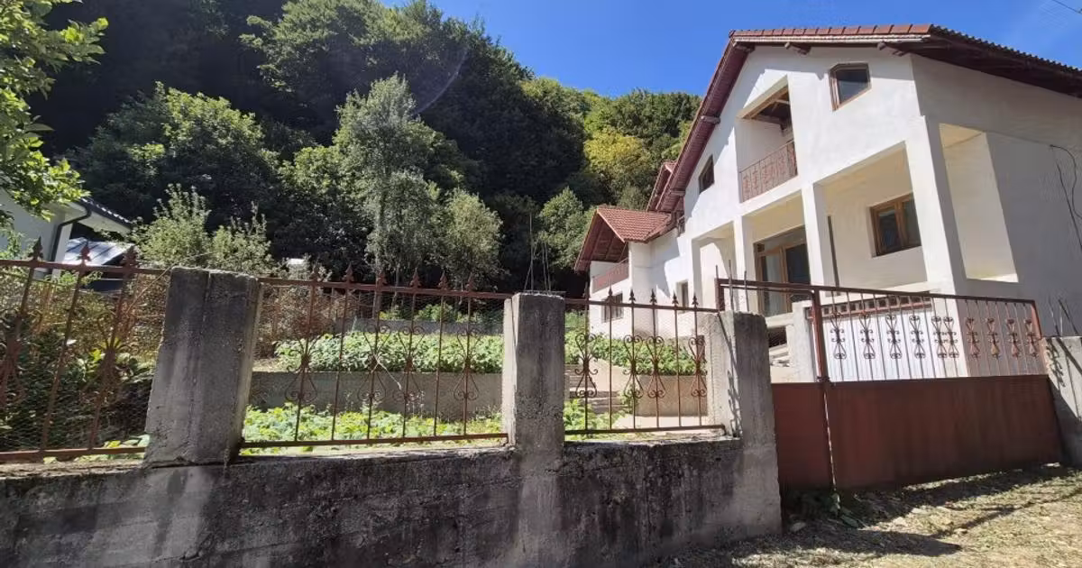 Casă individuală de vânzare cu 5 camere în Olănești