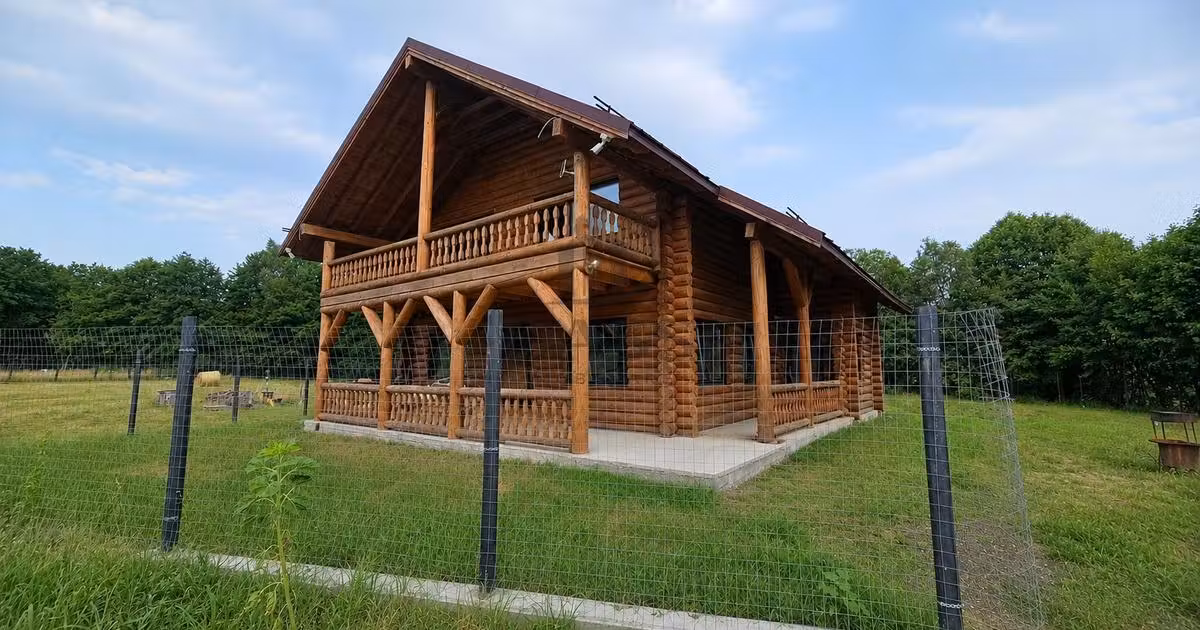 Casă individuală de vânzare cu 5 camere în Sadu