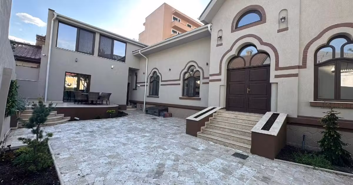 Casă individuală de vânzare cu 5 camere în zona Capitol, Constanța