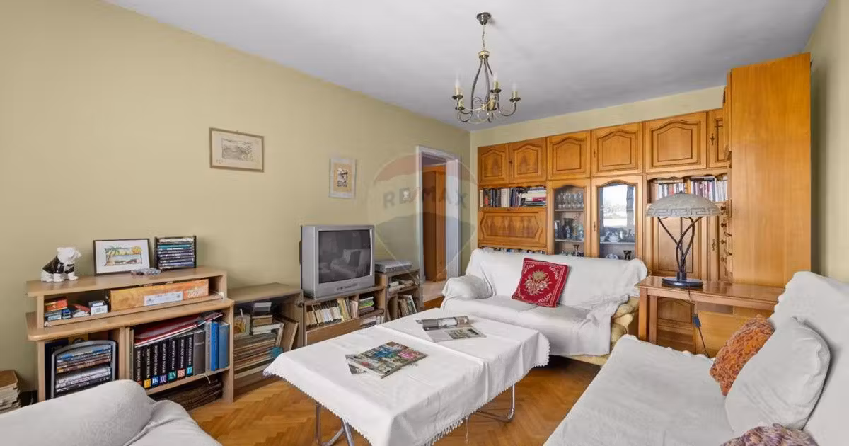 Apartament de vânzare cu 3 camere, mobilat în zona Podgoria, Arad