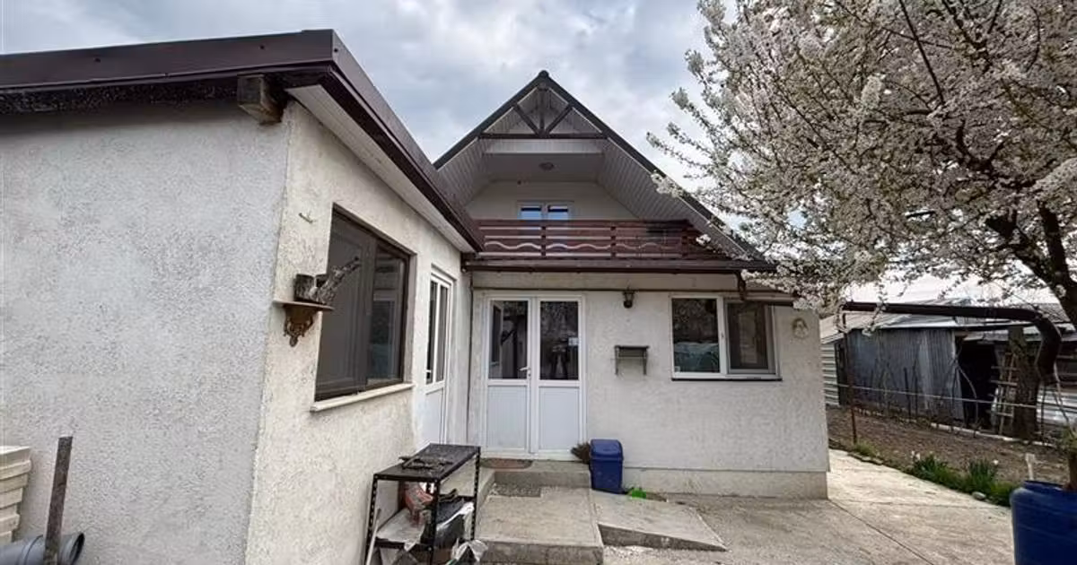 Duplex de vânzare cu 3 camere în zona Exterior Est, Bacău