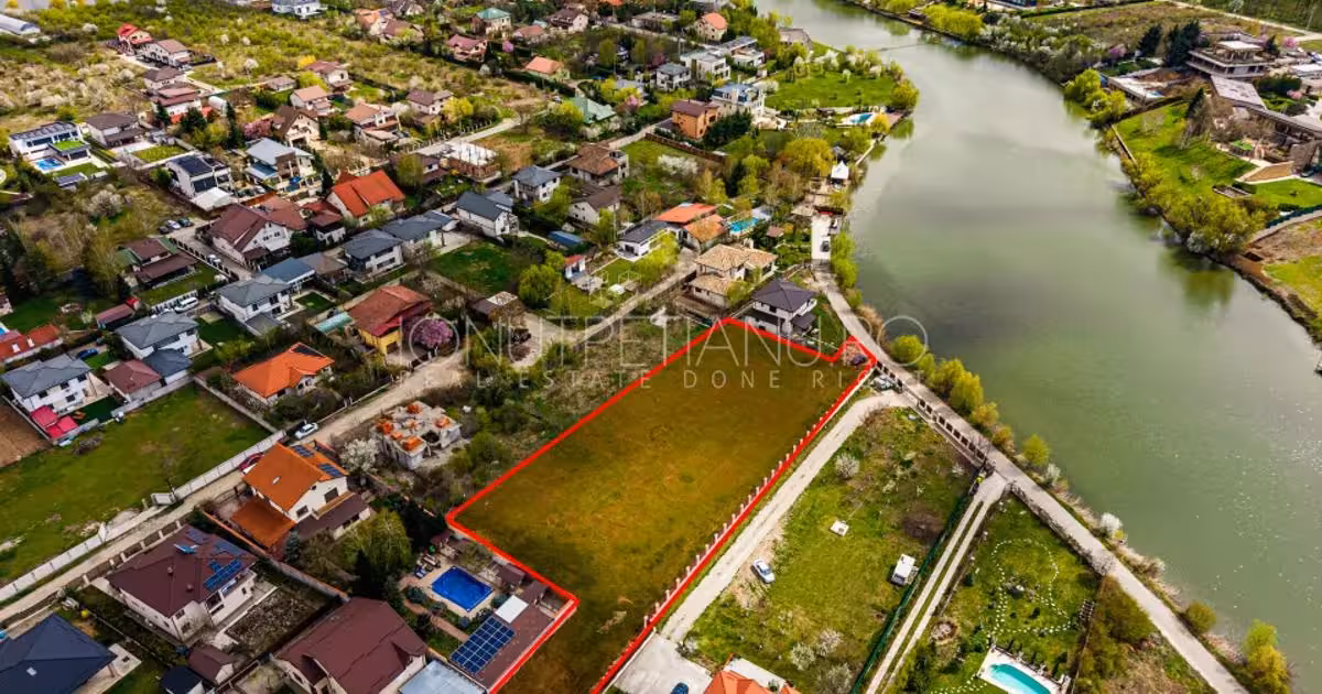 Teren Construcții intravilan de vânzare de 3713 mp, în Ostratu
