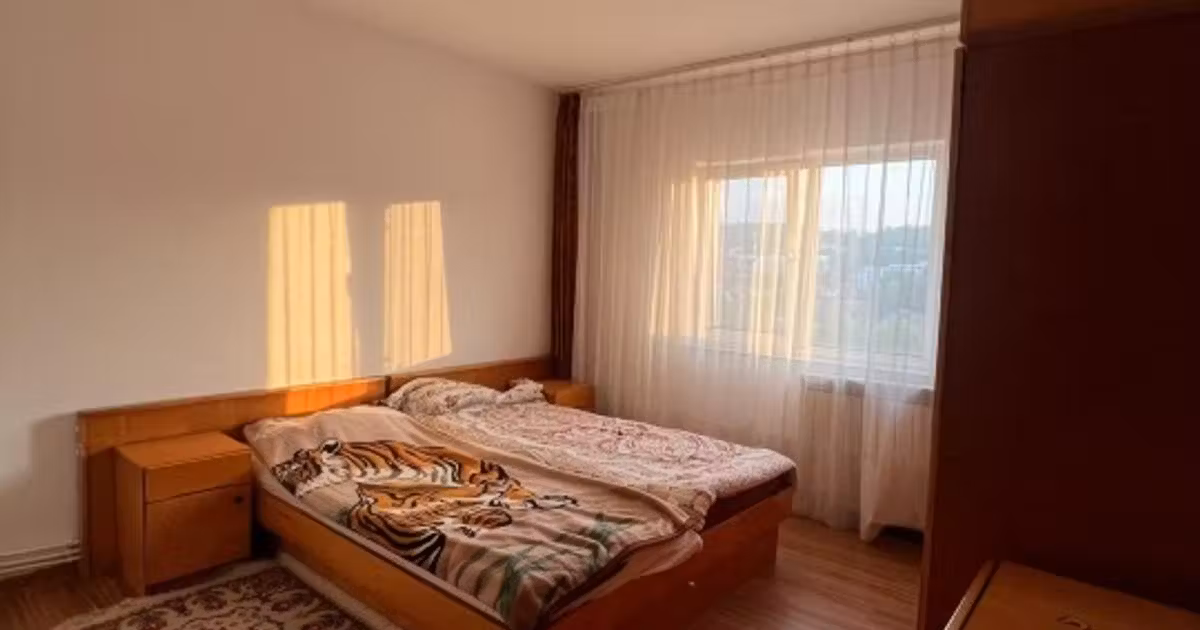 Apartament de vânzare cu 3 camere, mobilat în zona Central, Zalău