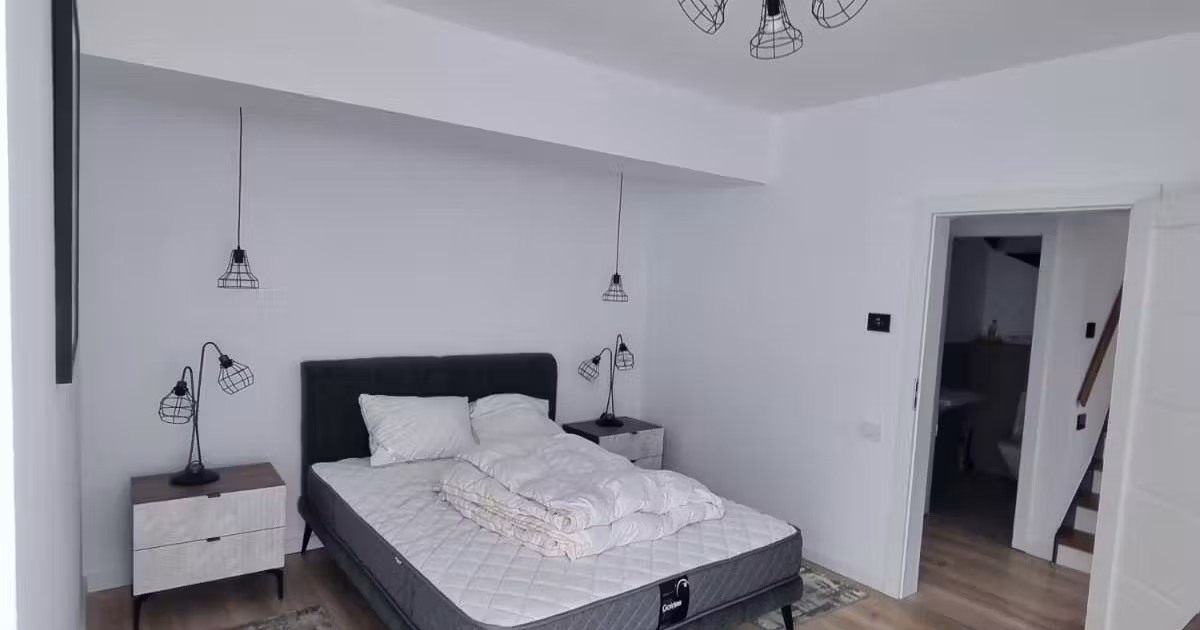 Penthouse de vânzare cu 3 camere, mobilat în Sinaia