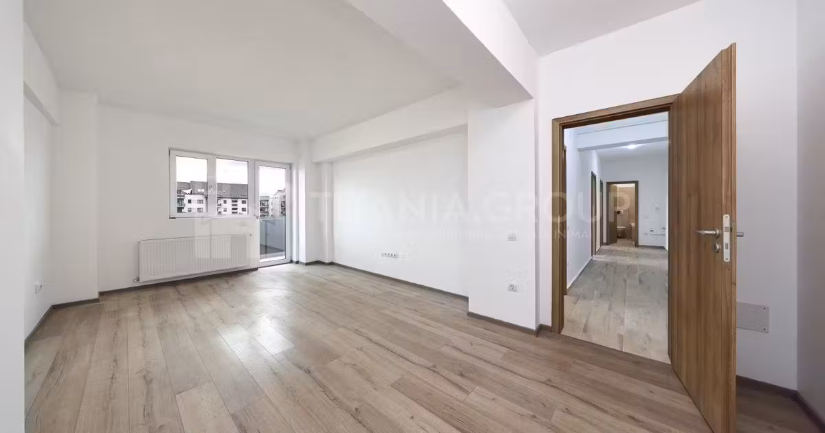 Apartament de vânzare cu 3 camere în zona Tractorul, Brașov