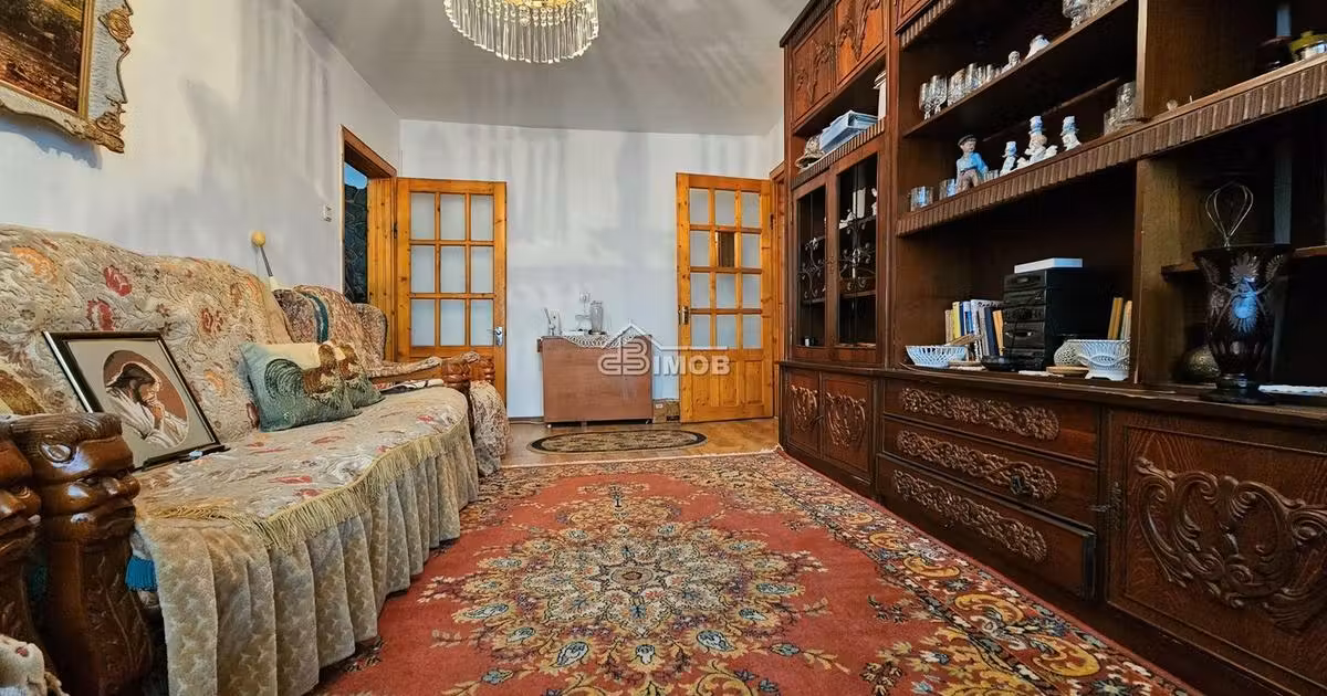 Apartament de vânzare cu 3 camere în zona Micro 5, Târgoviște