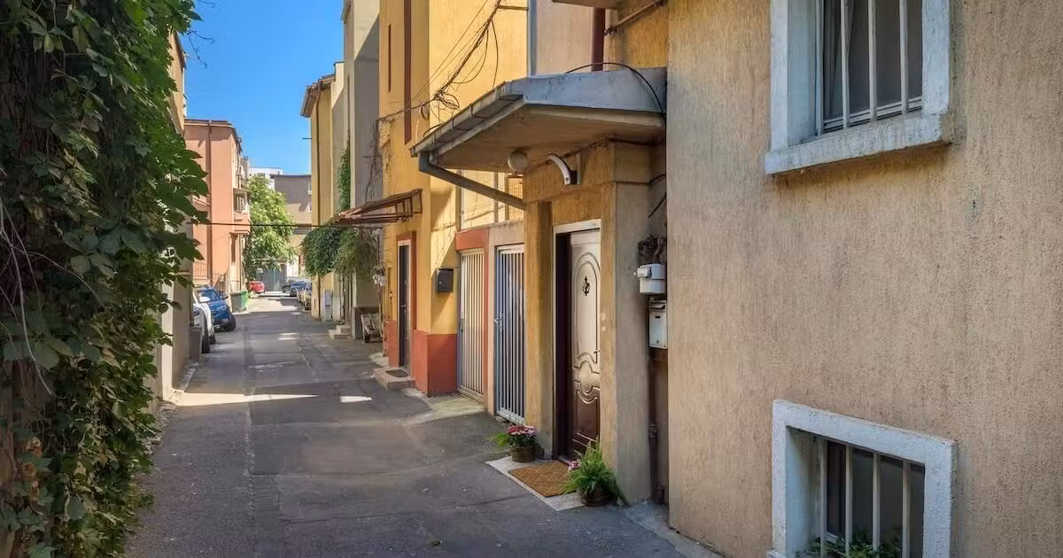 Casă individuală de vânzare cu 15 camere în zona Cotroceni, Sector 5