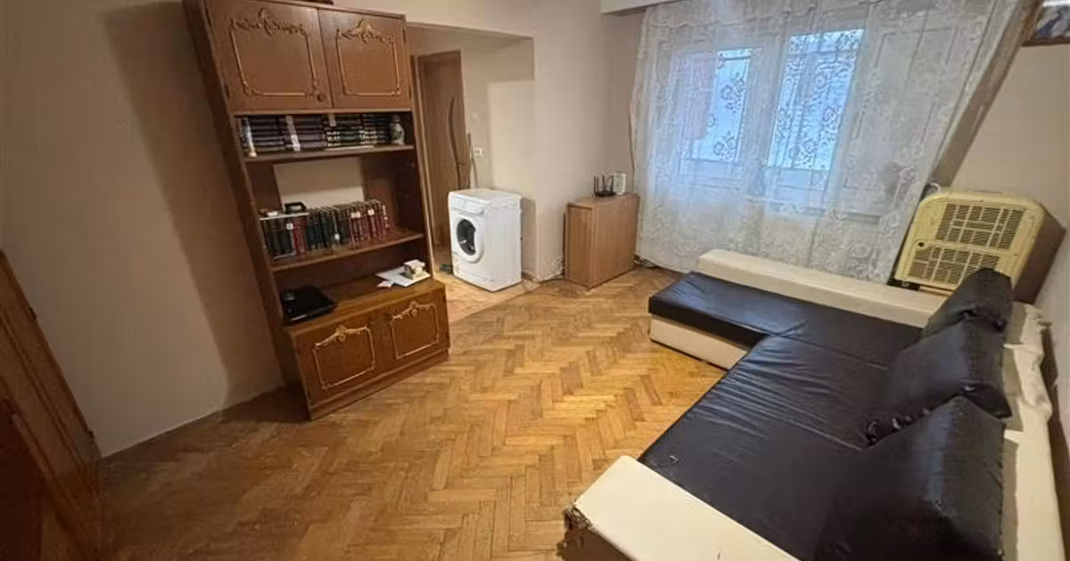 Apartament de vânzare cu 3 camere în zona Central, Bacău