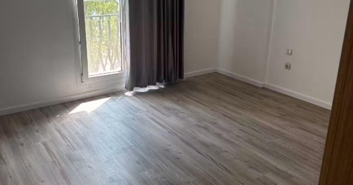 Apartament de vânzare cu 3 camere, mobilat în Ștefăneștii de Jos