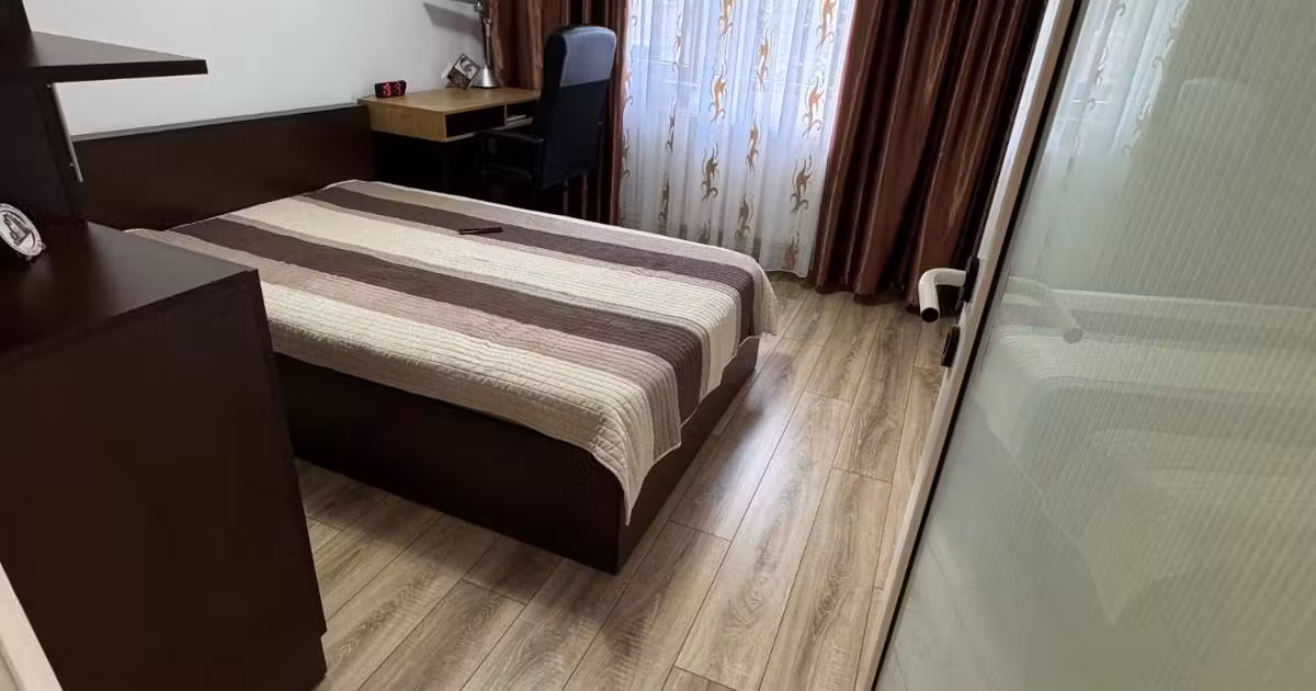Apartament de vânzare cu 3 camere în zona Poarta 6, Constanța