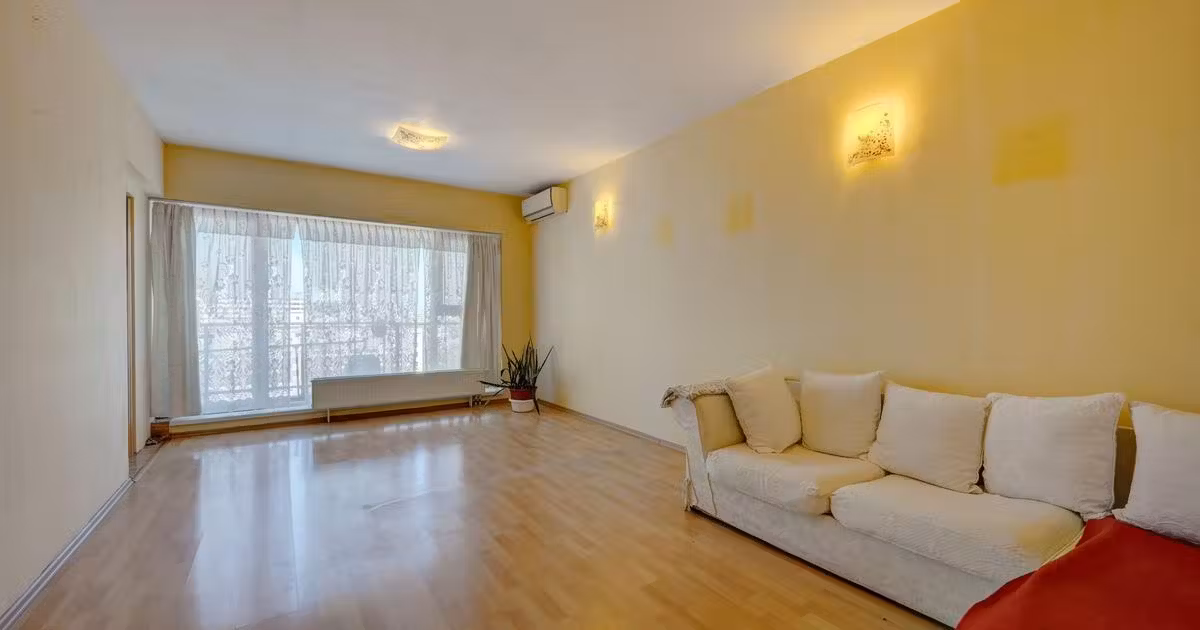 Apartament de vânzare cu 4 camere în zona Titan, Sector 3
