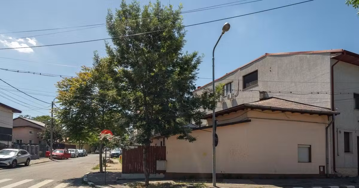 Casă individuală de vânzare cu 3 camere în zona Eroii Revoluției, Sector 4