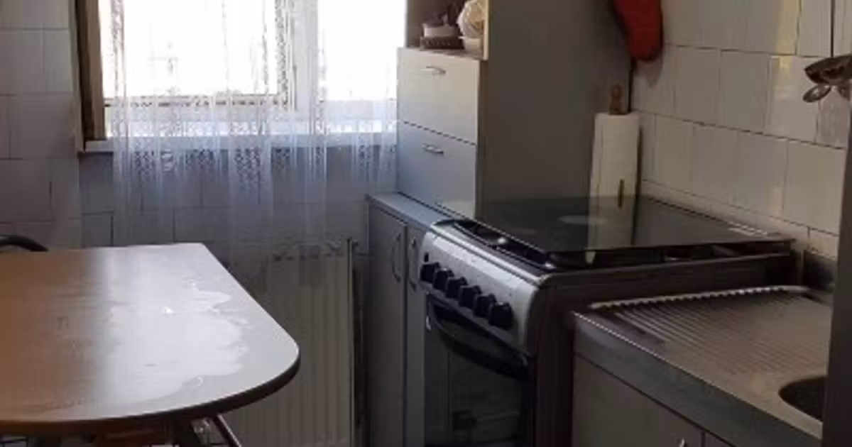 Apartament de vânzare cu 2 camere, mobilat în zona Valenta, Oradea