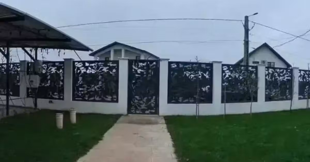 Casă de vânzare cu 4 camere în Bălăceanca