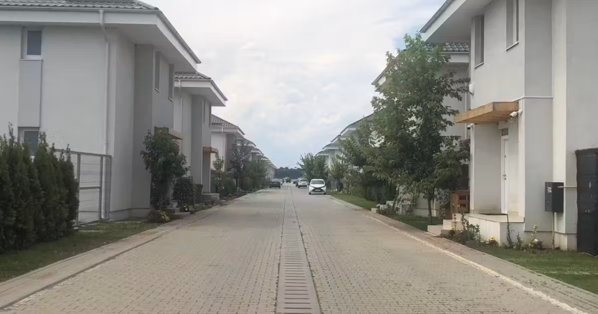 Casă de vânzare cu 5 camere în zona Exterior Vest, Sector 6