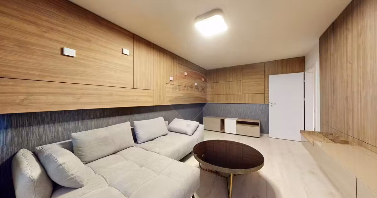 Apartament de vânzare cu 2 camere în zona Tractorul, Brașov