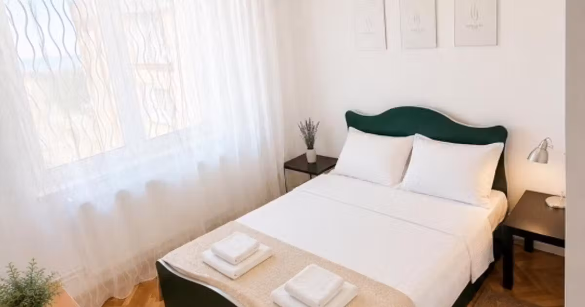 Apartament de vânzare cu 3 camere, mobilat în zona Griviței, Brașov