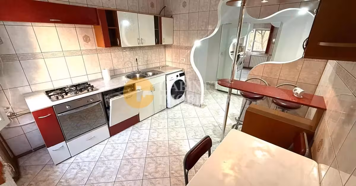 Apartament de vânzare cu 3 camere, mobilat în zona Podu Roș, Iași