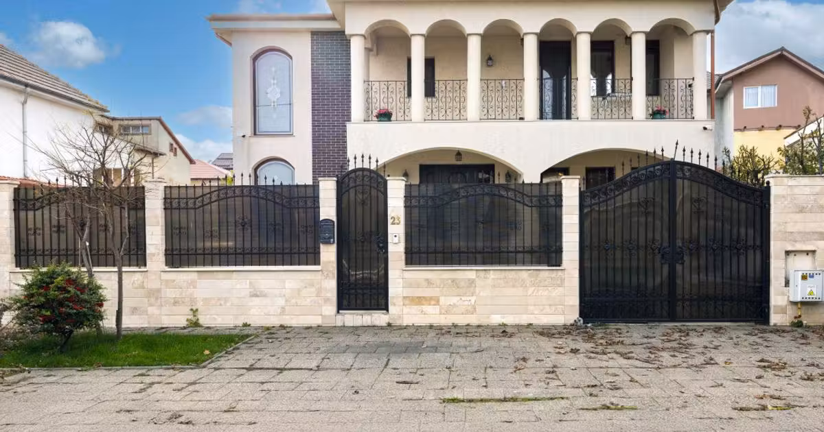 Casă individuală de vânzare cu 6 camere, mobilată în Ovidiu