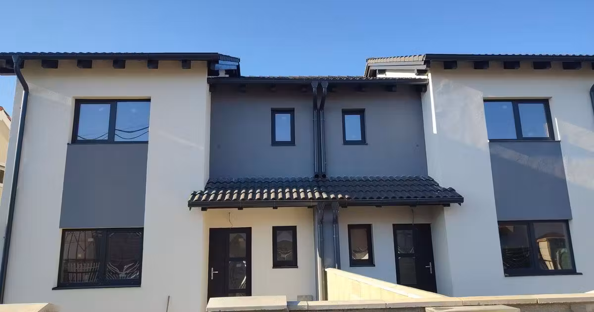 Duplex de vânzare cu 4 camere în Săcălaz