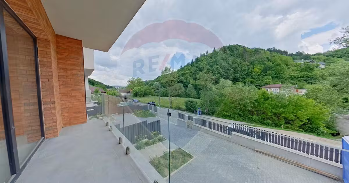 Duplex de vânzare cu 4 camere în Tăuți