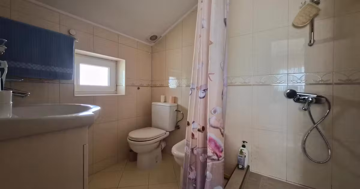 Casă individuală de vânzare cu 5 camere în zona Km 5, Constanța